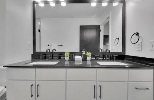 Luxurious 2 Bedroom 2 Bathroom - Foto 25