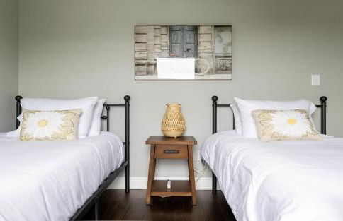 Lovely Modern 3BR-3BA Grove Home ABODEbucks - Photo 29