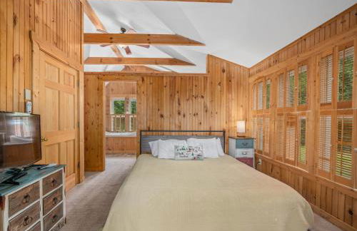 Luxury Cabin 45 Min to Asheville Hot Tub & Fire pit - Foto 15