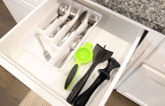 Spacious Home w Putting Green -for Extended Stays - Photo 17