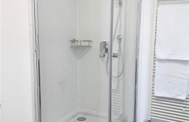 Top Modernes 1-Zimmer-Apartment mit Küche, Parkplatz, kostenfreiem WLAN und Netflix - Foto 12