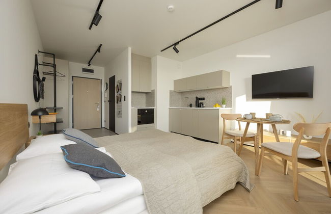 Horse Racing View 8th Floor by Renters - Photo 16