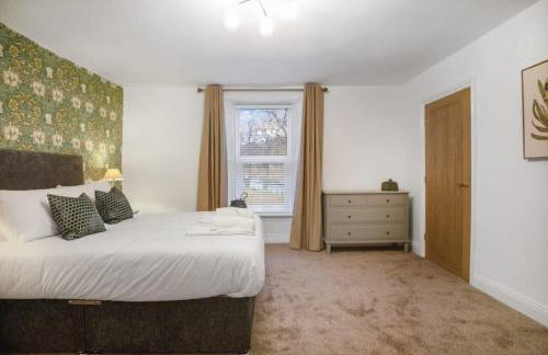 NEW! Luxurious Cottage in Durham by Stay With Us, Ideal for Large Groups & Families, Hot Tub, Sleeps 10! - Foto 45