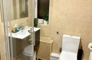 Bright and Spacious 2 Bed Flat Sleeps 5 - Foto 9