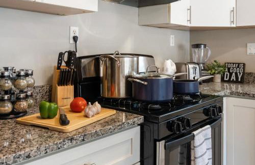 King Suite 2 Full Baths Stocked Kitchen - Foto 4