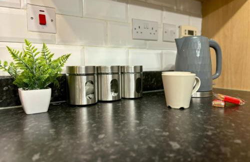 Eskdale Townhouse- Spacious 4BR ,Crawley, Free Wifi, Parking, fully equipped, contractor friendly, temporary relocations welcome, near Gatwick Airport - Foto 35