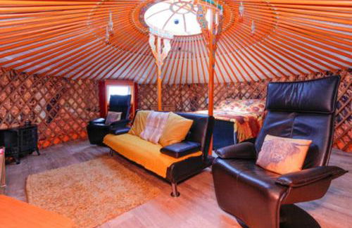 Orange Yurt With Hot Tub- Sleeps 3, Parking & Pets - Foto 62