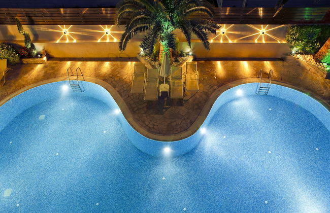 Axos Hotel - Photo 1