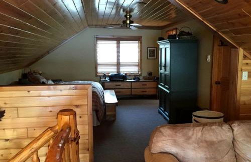 English Lake Escape -Custom Waterfront Log Cabin in Chequamegon National Forest - Foto 16