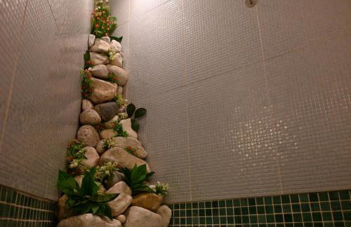 Tranquil Infinity Pool Getaway (private jacuzzi and steam bath, pool, garden, sea and city views) - Foto 27