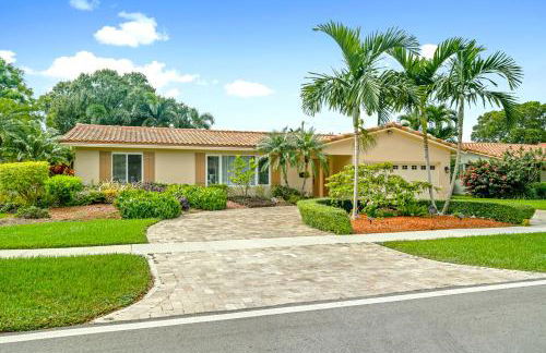 Spacious 4BR/3BA pool home, stylishly decorated - Foto 3