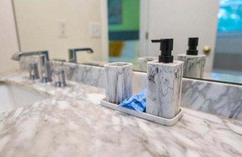 Modern Comfort Loves Park - Stylish 3BR Getaway - Foto 34