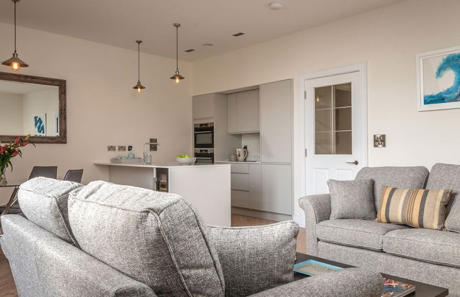 Cathedral View in Exeter - Photo 3