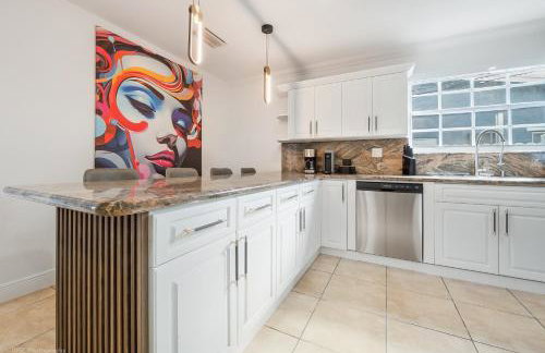 Le Femme Paradise - Htd Pool, Mini Golf, 5 Bedrooms, Jacuzzi, Game Room, BBQ,Pickleball - Photo 13