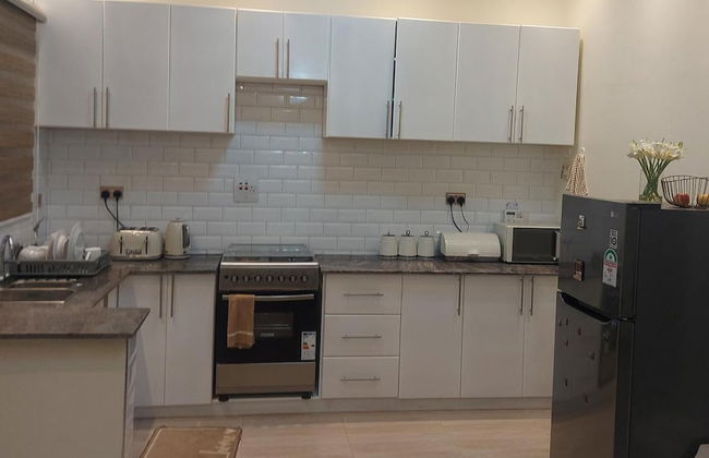 Cozy 2-bed Apartment in Akright City, Bwebajja - Foto 6