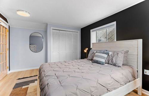 Walk to the Beach - Modern Home with FirePit and Bikes - Foto 40