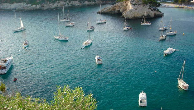 Disfrutando de Cala Macarella