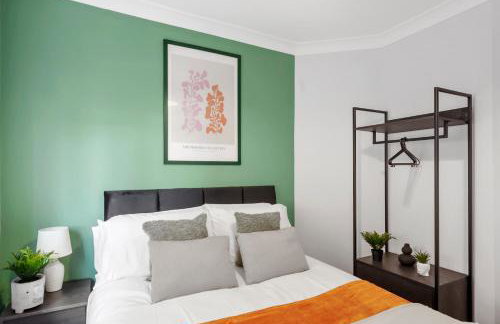 Grab a Deal Today! Massive Home For Contractors & Parking for 4 - Foto 9