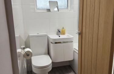 Wigan 2-Bedroom Modern house - Cozy & Relaxing Stay - Photo 8