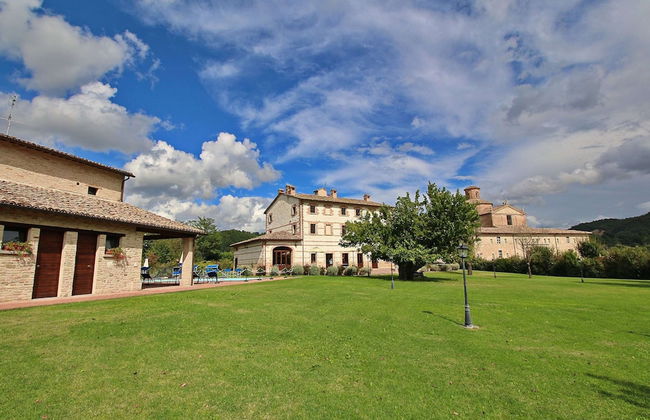 Cottage in Urbania With Pool & Terrace - Foto 37