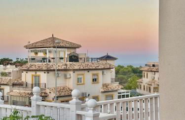 Casa Lilly-Rose, a beautiful 3 bedroom detached villa a short walk to the Villamartin Plaza & Golf course - Foto 13