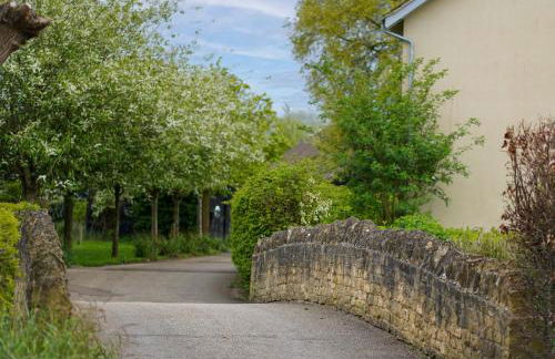 NEW Squirrels Leap Lake Views with Spa Access - Foto 27