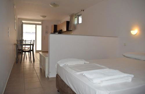 Alexandros Beachfront Apartments near Petalidi with Private Sunbeds & Sea View - Foto 69