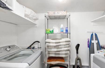 Cabin w hot tub & fire pit at The Woods Resort - Foto 24