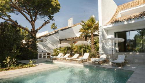 Anfitrión Villas & Suites - Foto 2, Garden, sunbed