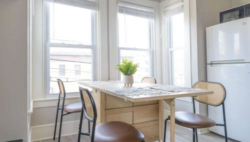 King Bed Downtown Suite Port City Stays - Foto 3