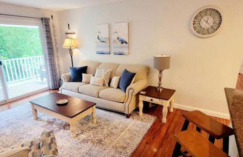 E10 comfortable and neat 2 bedroom 2 bath - Foto 2