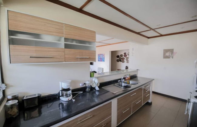 Large And Cosy Apartment With Private Garden - Photo 7