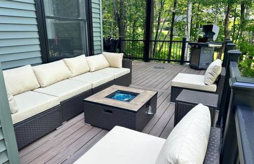 Luxe Modern Lakefront Oasis - Hot Tub, Sunset Views, Pet & Family Friendly! Close to UMF! - Foto 60