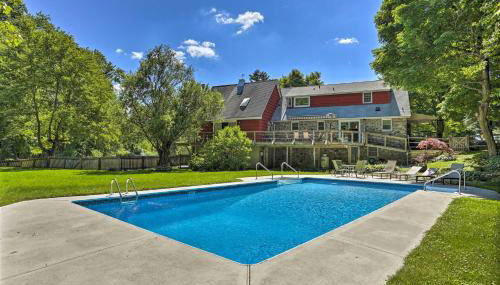 Decked-Out Home Hot Tub, Pool, Fire Pit and More! - Foto 3