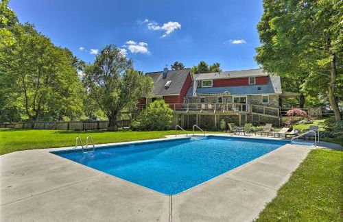 Decked-Out Home Hot Tub, Pool, Fire Pit and More! - Foto 3