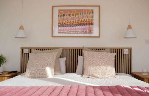 Still Waters - Luxury Lakeside Retreat with Hot Tub - Photo 26