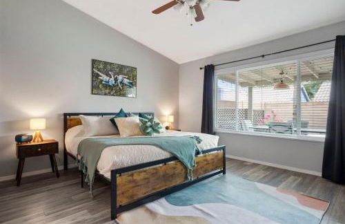 Sunkissed Private Pool 3BR Oasis w Outdoor Lounge - Foto 3