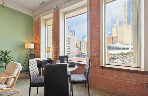 Luxury 1 Bed Downtown Views, POOL GYM Theater Room - Foto 1