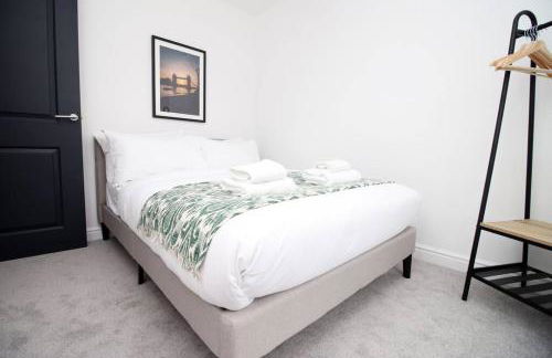 Modern and Cosy 3 Bed House Close to Cardiff City Centre perfect for Family Relocations, Contractors & Groups by Gurkha Stay with Free Parking and Wifi - Foto 18