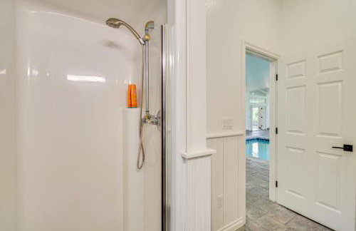 Private Pond and Indoor Pool Grand Arlington Villa! - Foto 33