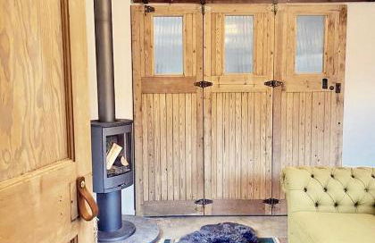 Luxury Barn with Hot Tub, Spa Treatments, Private Dining - Photo 14