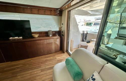 MotorYacht 21 avec équipage - Photo 24