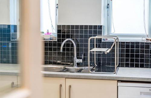 Nancy's 3 bedroom house near Heathrow Airport - Foto 14