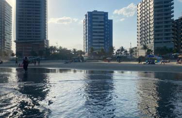 Apto aconchegante beira mar com ar no quarto - Foto 1