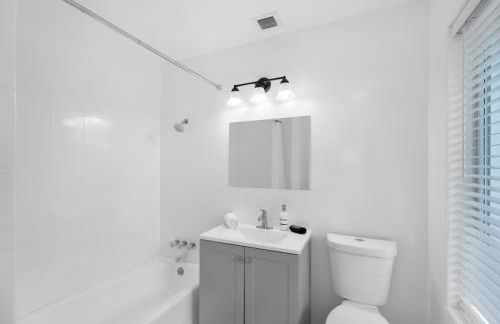 Memory Lane Cozy Home with Pool Lush South Miami - Foto 37