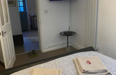 Self-contained, Framlingham Snug, Private Parking, no cooking facilities - Foto 10