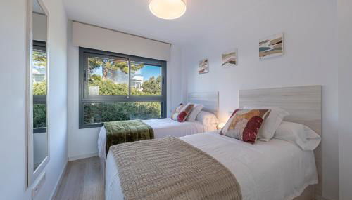 One80 Residences New corner Apartment with amazing sea view to Gibraltar & Africa - Photo 5