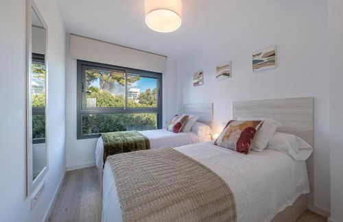 One80 Residences New corner Apartment with amazing sea view to Gibraltar & Africa - Photo 5