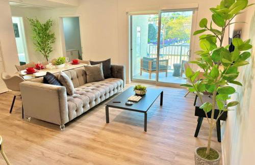 Corner 2 Bedroom 2 Bath Condo - Balcony - Parking - Foto 1