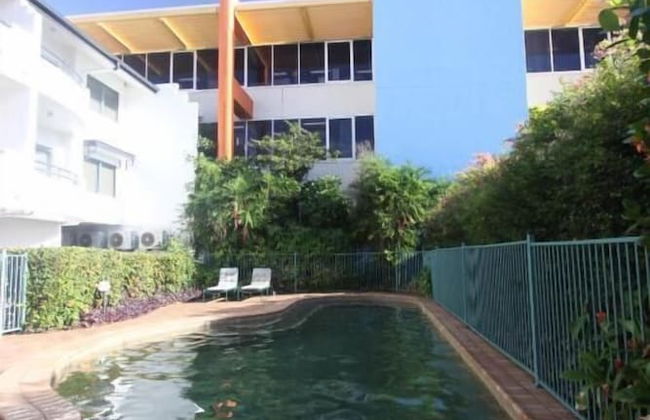 Mid City Luxury Suites - Photo 23